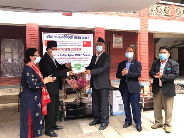  चिनियाँ कम्युनिष्ट पार्टीबाट प्राप्त स्वास्थ्य सामाग्री ख्वप अस्पताललाई हस्तान्तरण