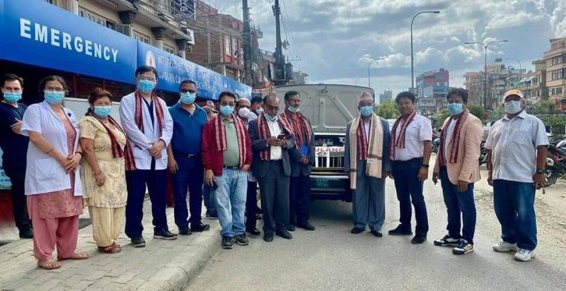 नागरिक सामुदायिक शिक्षण अस्पताललाई एम्बुलेन्स सहयोग