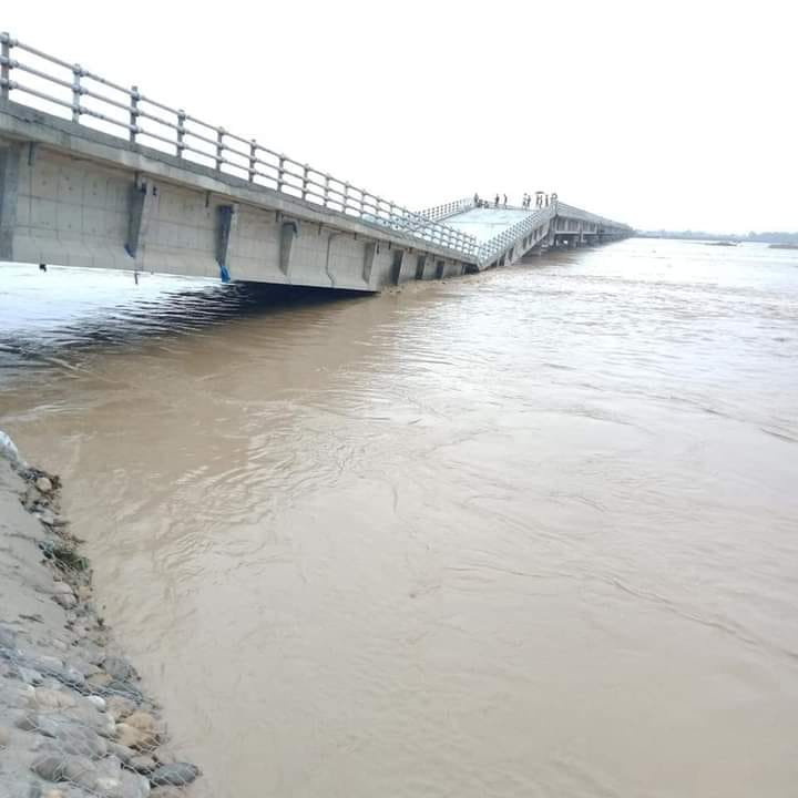 कमिसनको परिणाम हेर्नुहोस् त ः सिरहा र धनुषा जोड्ने कमला पुल निर्माण नसकिंदै भासियो 