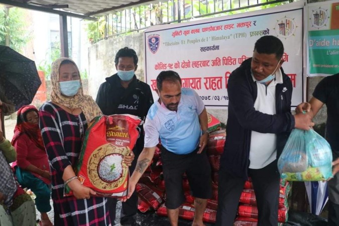 युनिटी युबा क्लब पान्डोबजारको राहत अति बिपन्न परिवारलाई