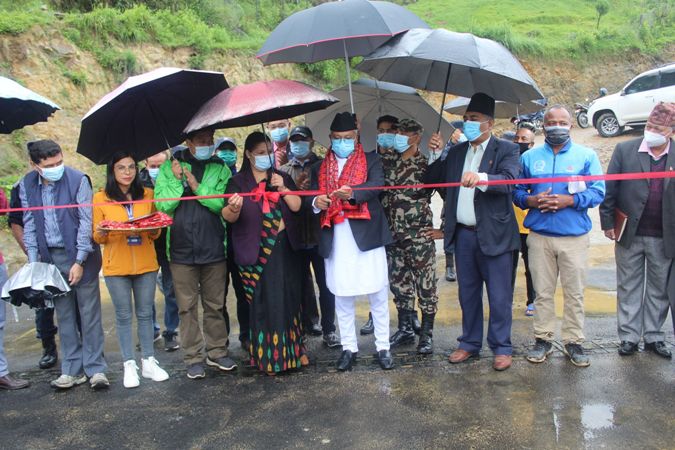 मन्त्री श्रेष्ठद्वारा दीखु पुल उद्घाटन
