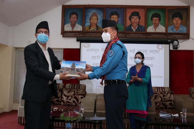 भक्तपुर नगरपालिकामा प्रहरी उपरीक्षक शिवकुमार श्रेष्ठलाई स्वागत