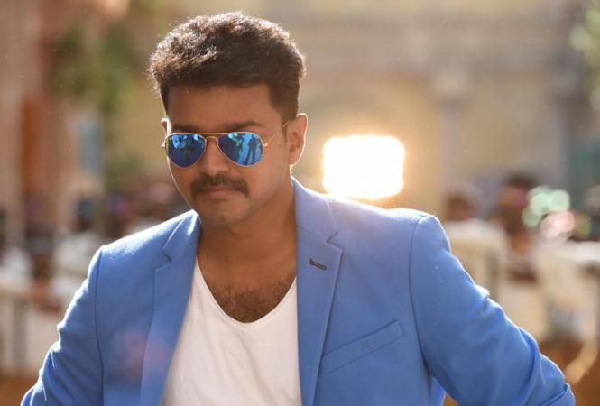 कार किन्दा कर छलेको आरोपमा अभिनेता विजयलाई एक लाख जरिवाना