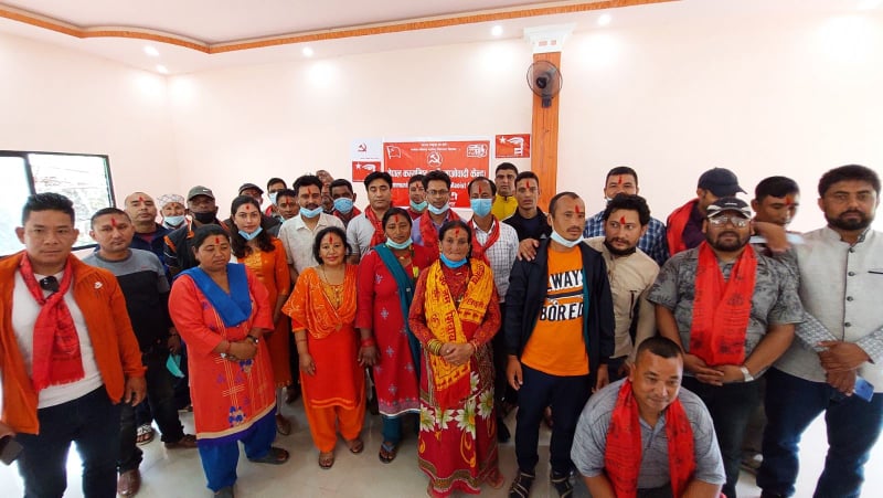 भक्तपुरमा तात्यो माओवादी केन्द्र, कताकता को को चुनिए हेर्नुहोस्