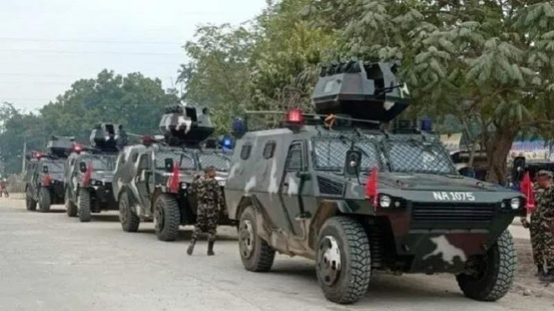 सेनाया बख्तरबन्द गाडीं चक्रपथ चाःहिल