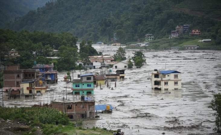 हेलम्बु र मेलम्चीमा वाढीले १७ घर टहरा बगाए