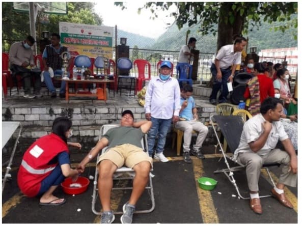 विश्व आदिवासि जनजाति दिवसका अवसरमा रक्तदान 