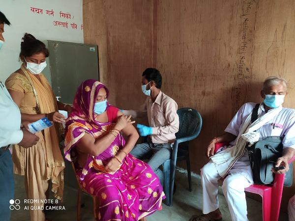 कोरोना खोप लगाउन सुखीपुर नगरपालिका वडा १० मा  सर्बसाधारणको घुइँचो 