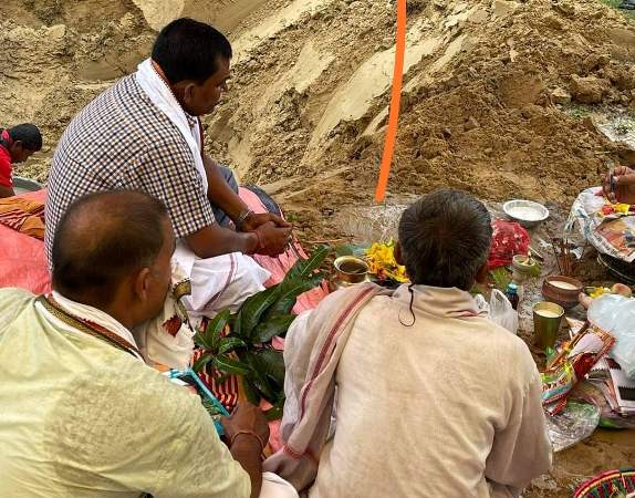 गाउँमा अस्पतालको शिलान्यास स्थानीयमा खुशयाली