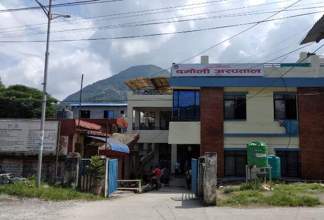 छतबाट खसेका सैनिकको दमौलीमा मृत्यु