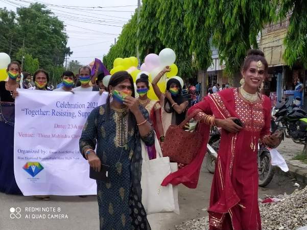 लहानमा गाई जात्राको रौनक यौनिक लैङ्गकि अल्पसंख्यकहरु रमाउदै  