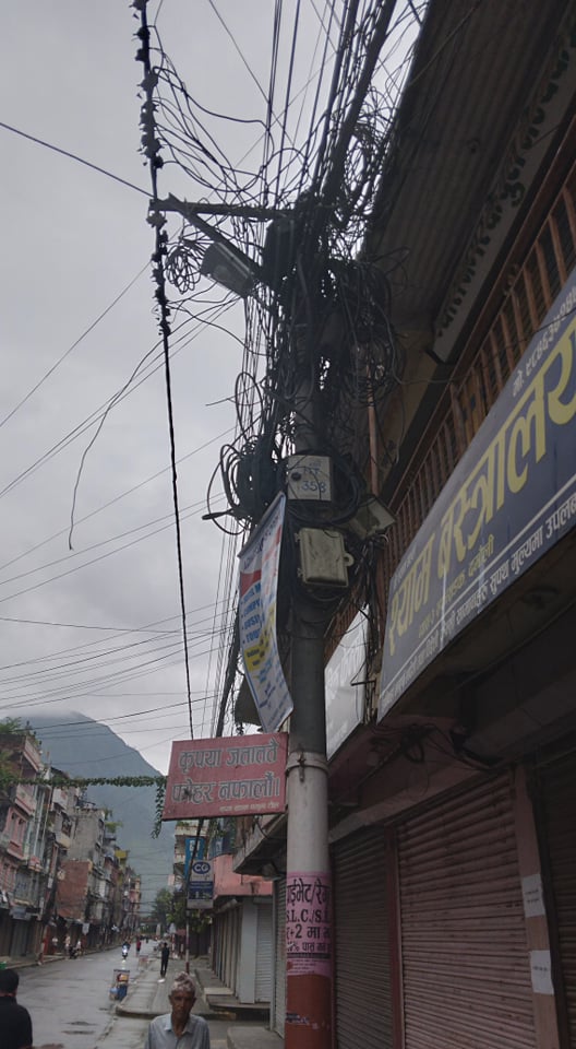 ज्यान जोखिममा पार्ने गरी लत्रिएको तार जोडियो