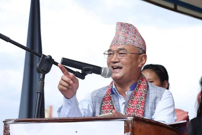 भक्तपुरका प्रदेशसभा सदस्य डा. राजेन्द्रमान श्रेष्ठले रोजे माधव नेपालको नेकपा