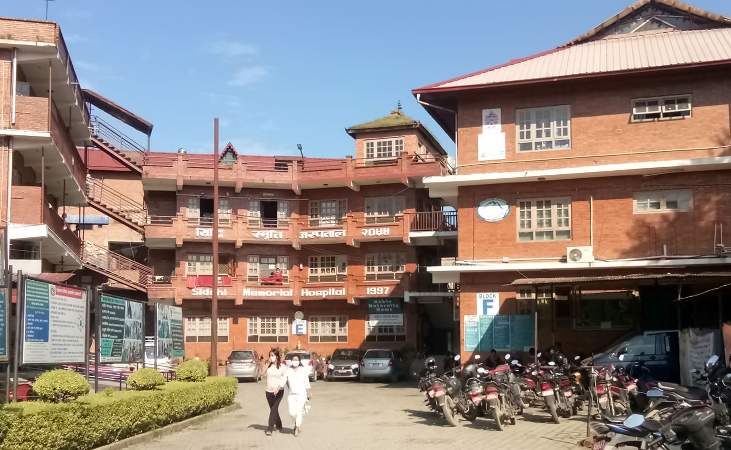 सिद्धि स्मृति अस्पतालमा हिडेर आएकी महिलाको मृत्य, पीडितहरु आन्दोलित