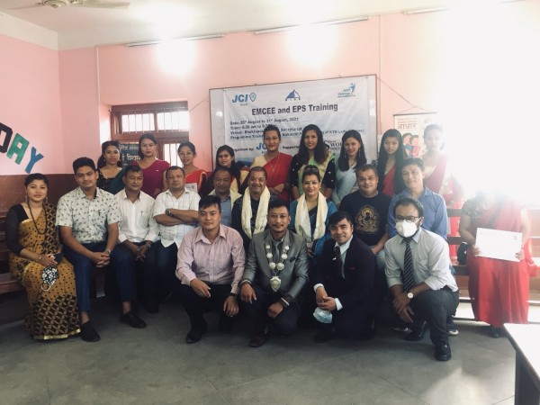 उद्घोषण तथा प्रभावकारी सार्वजनिक भाषण तालिमको प्रमाणपत्र वितरण