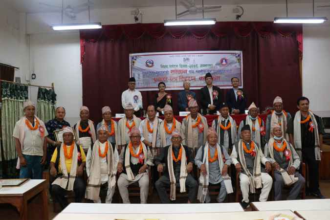 भक्तपुरमा २० जना साँस्कृतिक गुरुहरु सम्मानित