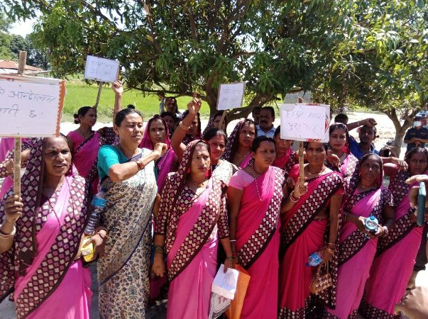 तलब वृद्धिको माग गर्दै लक्ष्मीपुर पत्तारी गाउँपालिकाका कर्मचारीहरु आन्दोलीत 