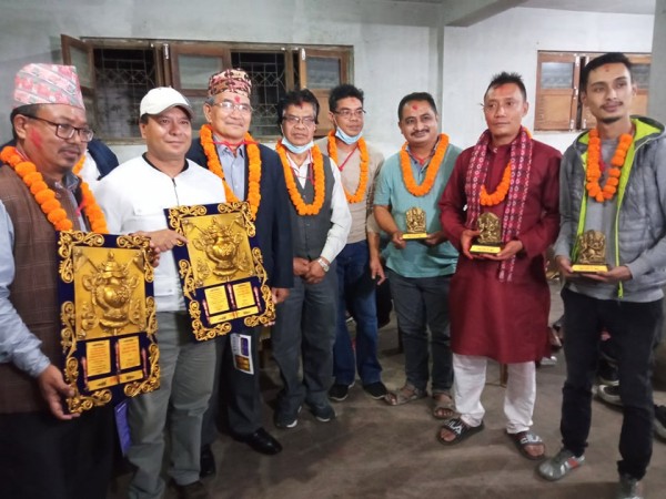 पाटनमा दशैं सुसम्पन्न, अर्थपूर्ण मायाको चिनो प्रदान
