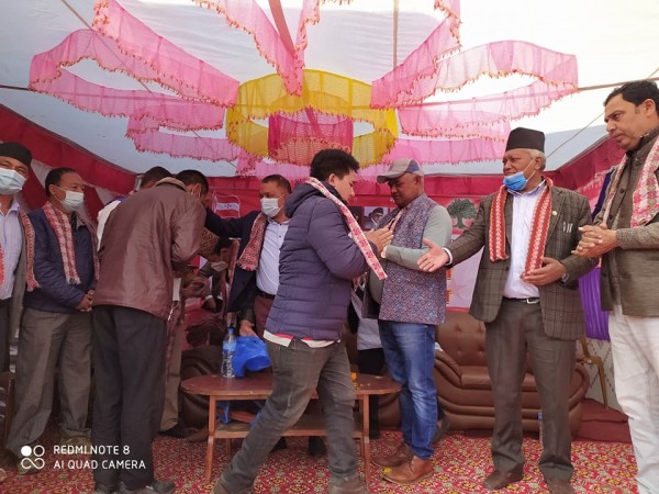 महेश वस्नेतका गाउँं गुण्डुबाट एमालेका यी ५० कार्यकता प्रवेश गरे कांग्रेसमा 