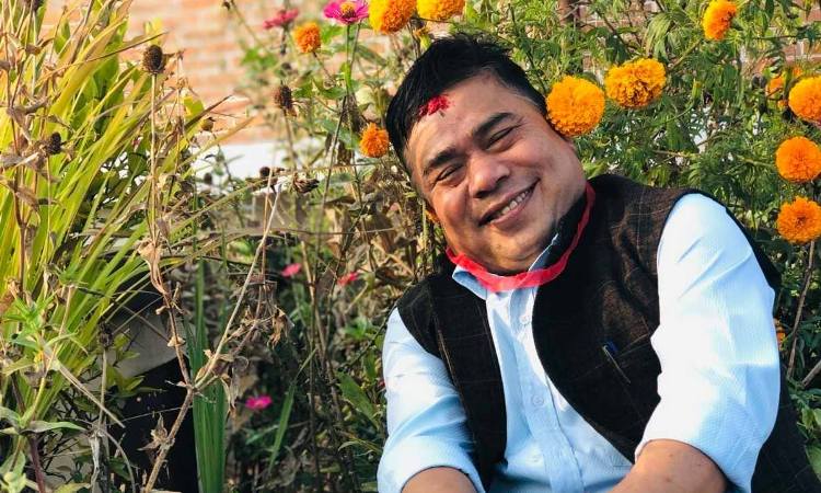 जोगाऊ गरिमा ! उठाऊ महिमा !