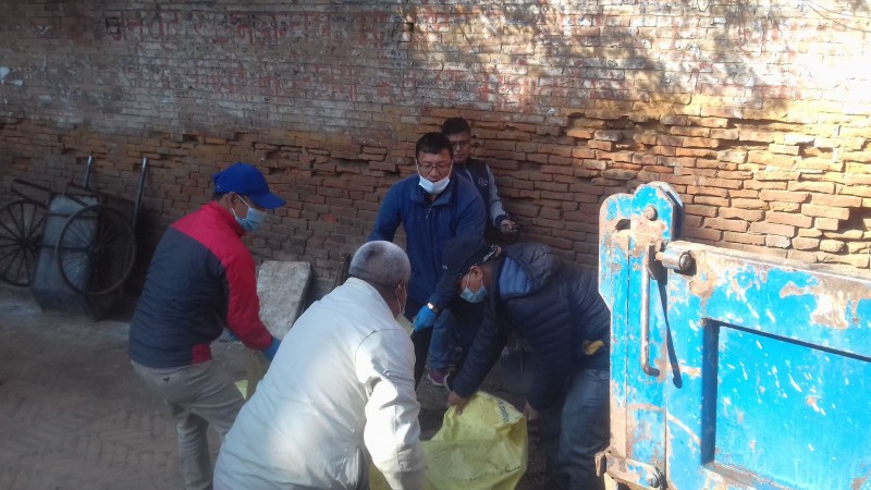 भक्तपुर बचतको रजन जयन्तीको अवसरमा सरसफाई 