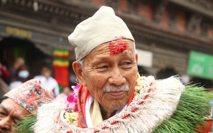 फ्रान्सय् शताब्दी पुरुष सत्यमोहन जोशीया प्रतिमा तइगु