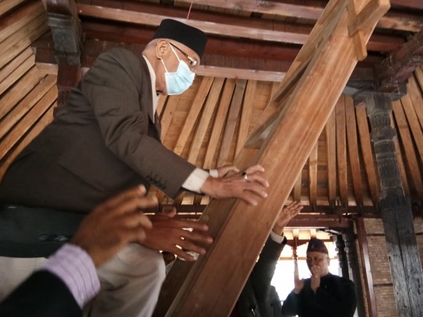 ओलीले हेर्न गए काठमाडौंको काष्ठमण्डप