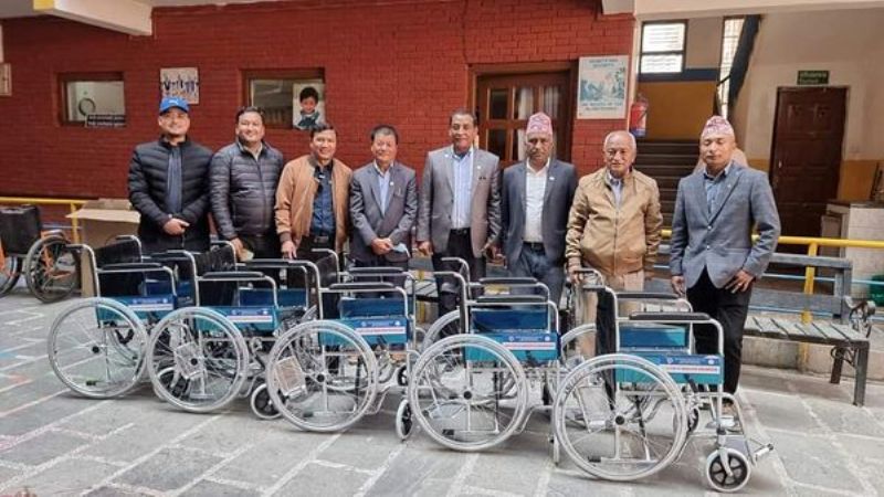 भक्तपुर लायन्स क्लबद्धारा व्हीलचेयर वितरण