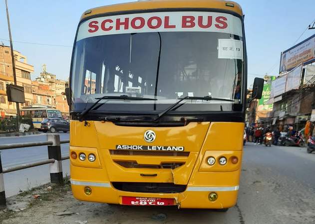 विरेन्द्र सैनिकको बसले मोटरसाइकललाई दियो ठक्कर