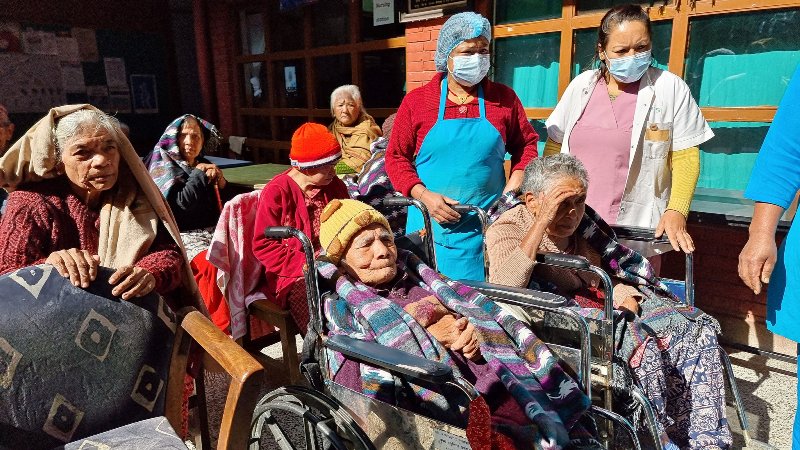 किन खुशी भए भक्तपुरको सिद्धि शालिग्रामका यी बृद्धबृद्धाहरु (हेर्नुहोस् फोटोसहित)
