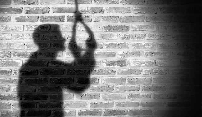 सौडोलमा आफ्नै घरको छानामा सलको पासो लगाइ गरे आत्महत्या