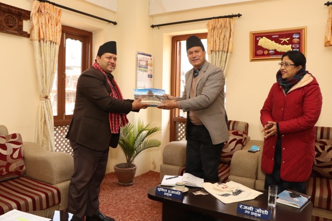 समाजवादउन्मुख राज्य व्यवस्थाअनुरुपको योजनाहरु तयार गर्न माग
