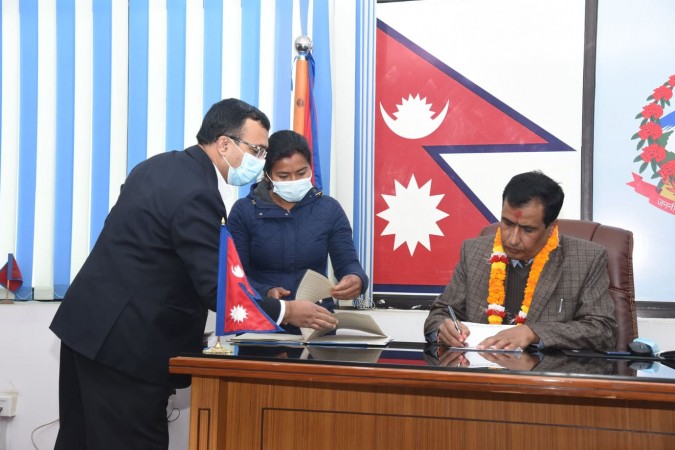 काठमाडौँ महानगरको प्रमुख प्रशासकीय अधिकृतमा पौड्याल पदबहाली 