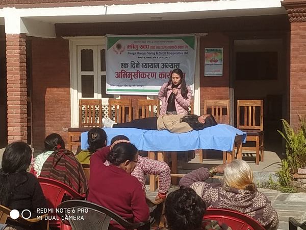 ६० वर्षका ज्येष्ठ नागरिकलाई डाक्टरद्धारा एकदिने व्यायाम अभिमुखिकरण