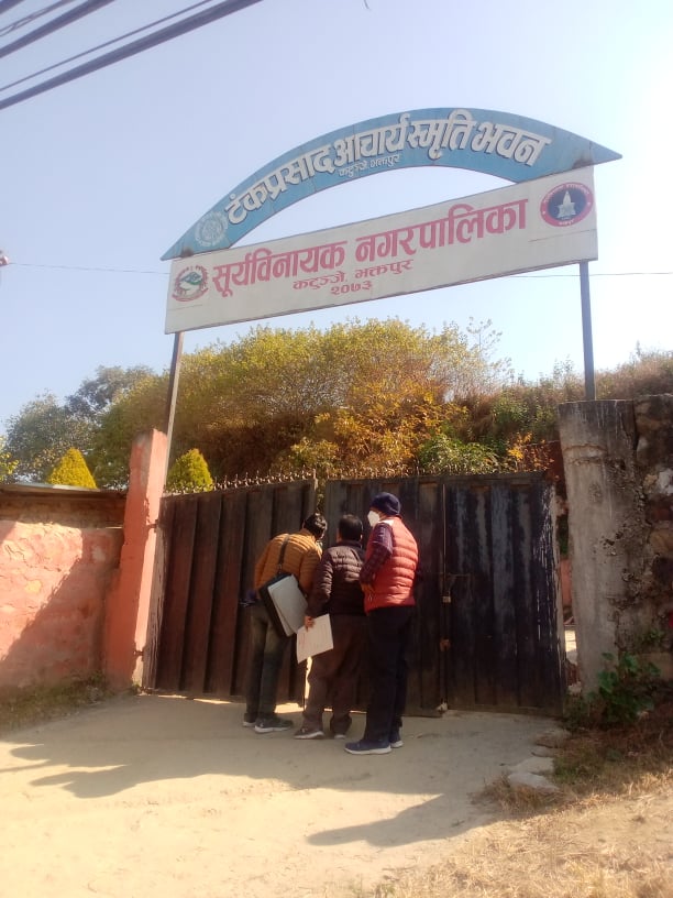 किन बन्द गरियो सूर्यविनायक नगरपालिकाको कार्यालय ?