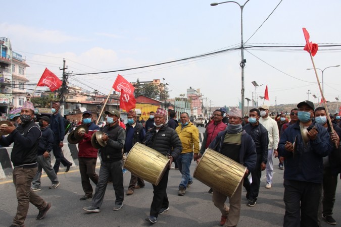धिमे बजाएर गरियो एमसीसीको विरोध