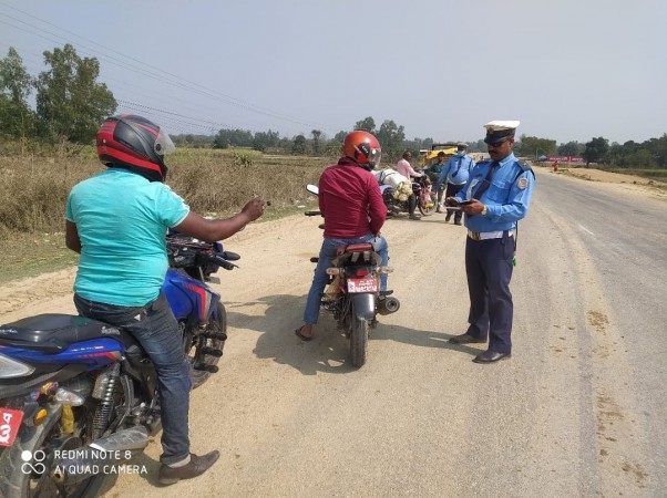 सिरहामा ३ महिनादेखि निरन्तर ट्राफिक प्रहरीको चेकिङ्ग