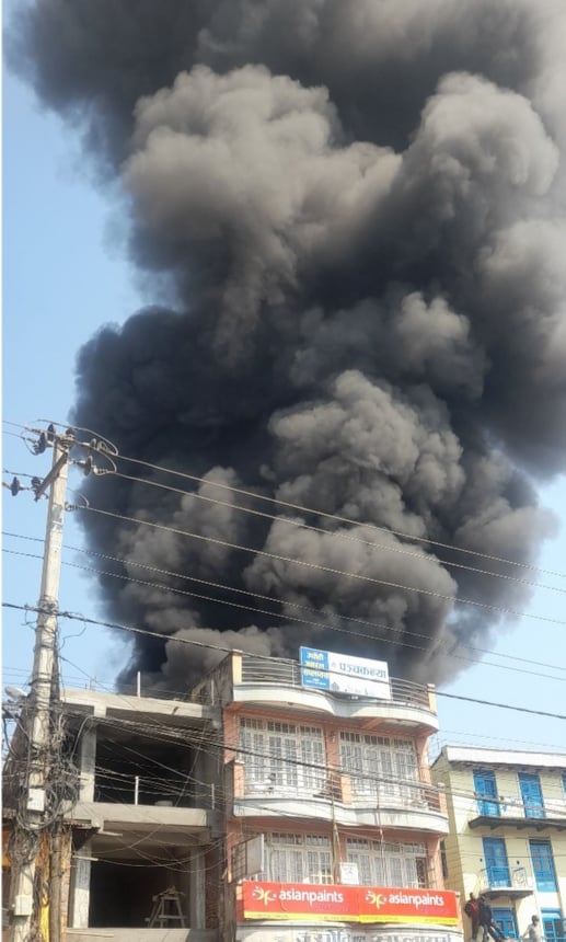 दमौली बजारमा भीषण आगलागी, १२ घरमा फैलिएको अनुमान 