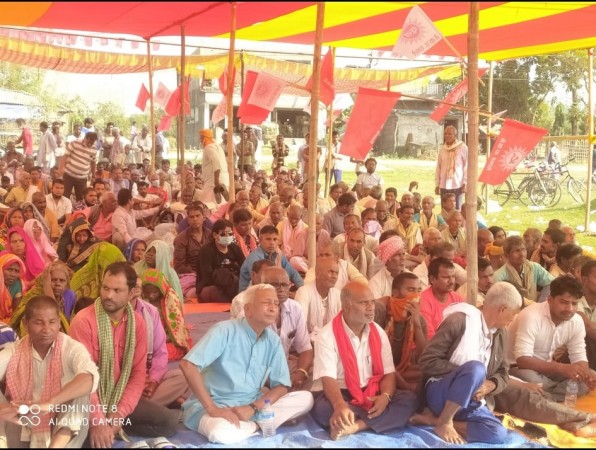 सिरहामा नेकपा एमालेमा पार्टी प्रवेश गर्ने लहर