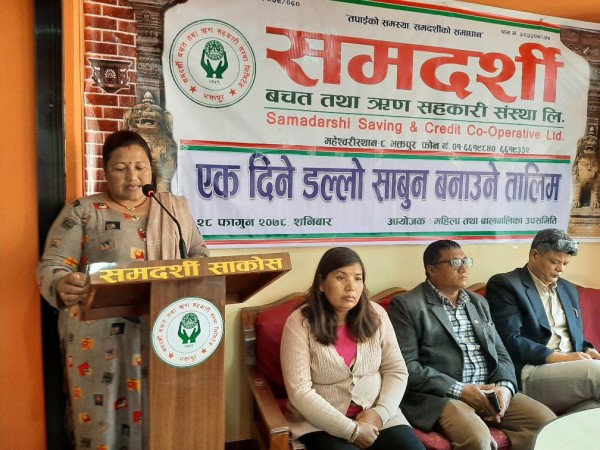 समदर्शीमा डल्लो साबुन बनाउने तालिम दिइयो 