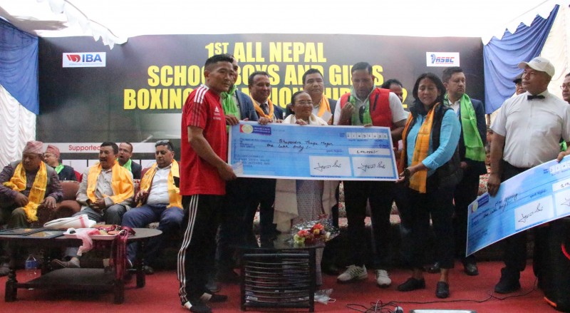 जनही एक लाखका दरले तीनजना खेलाडीलाई सम्मान