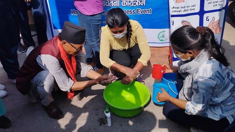 स्वस्थ्य र सफा रहन सही तरिकाले हात धुनु आवश्यक, हिरालाल तण्डुकार वडा अध्यक्ष