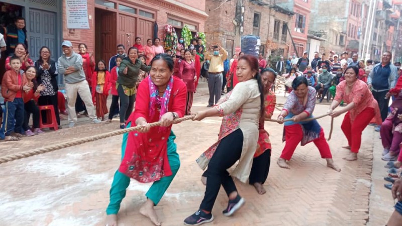 टेवलटेनिस तथा  डोरी तान्ने प्रतियोगिताका बजयी पुरस्कृत