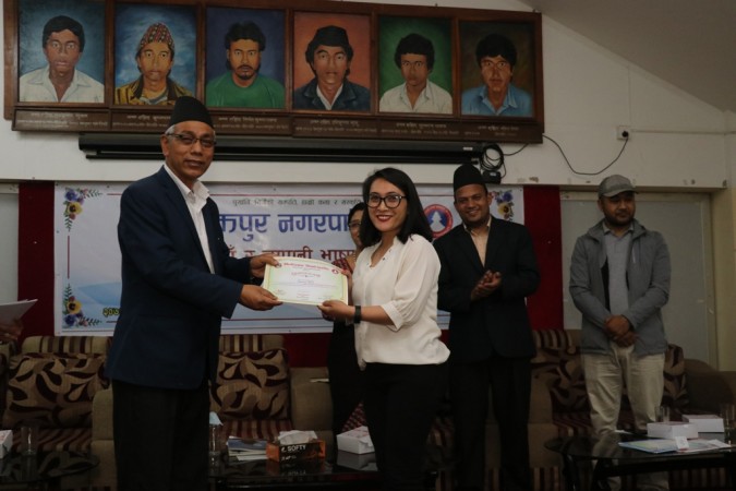 भक्तपुरमा चिनिया र जापानिज भाषा तालिमका प्रशिक्षार्थीहरुलाई प्रमाणपत्र वितरण
