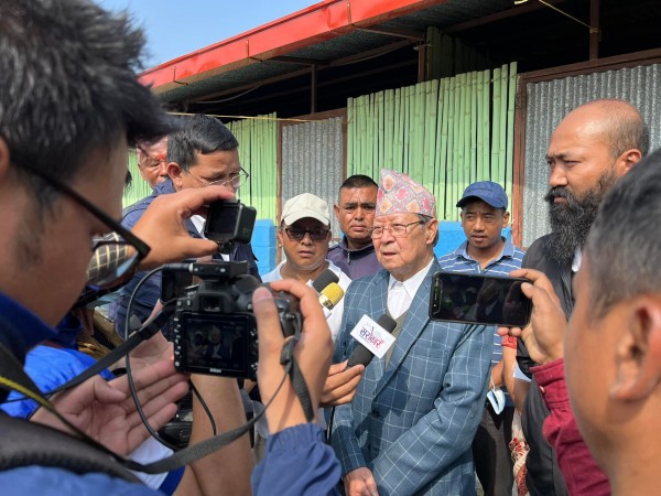 विजुक्छेले गरे साकोठाबाट विहान ८ः४० मा मतदान