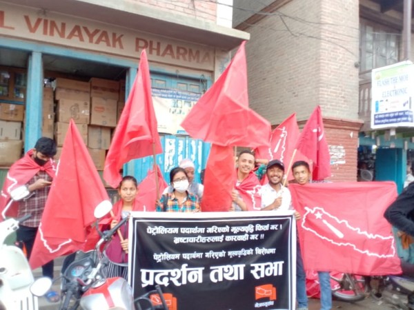 भक्तपुरमा पेट्रोलियम पदार्थको मूल्यबृद्धिविरुद्धको जुलुश कमलविनायकबाट सुरु  