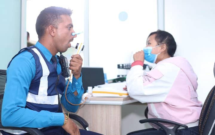 वायु प्रदूषण सडकभरि ः मारमा भक्तपुरका ट्राफिक प्रहरी