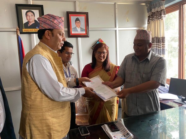 नगर प्रमुखलाई भक्तपुर कांग्रेसको १५ बुँदे ध्यानाकर्षण (ध्यानाकर्षण पत्रसहित)