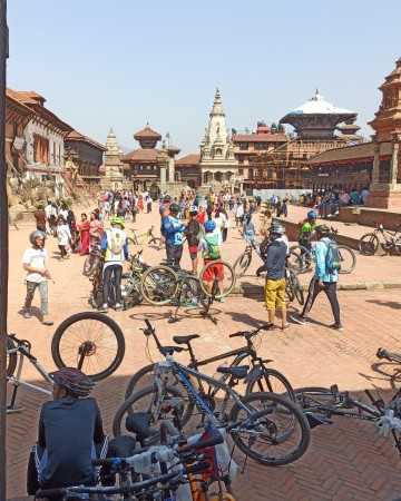 कोरा भक्तपुरमा युवाहरूको आकर्षण ः भक्तपुरका स्टार्ट अप्सहरूमा अफरको वर्षा –साइकलिङ गेयर्सदेखि साइकलसम्म जित्न सकिने