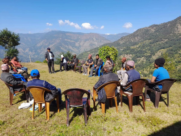 जुलुस, आमसभा, कोणसभा, घरदैलो भेटघाट वा जुनसुकै प्रकारको र्‍याली गर्दा बढीमा १० वटा झण्डा प्रयोग गर्न सक्ने